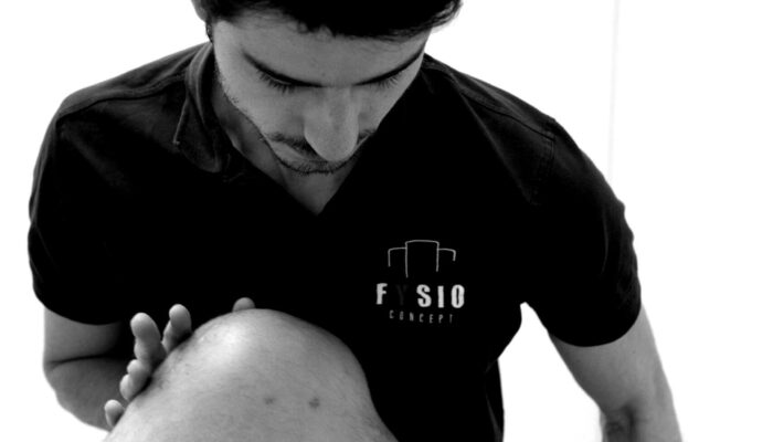 7IV05669-scaled-blackwhite