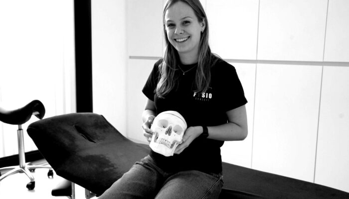 7IV06266-scaled-blackwhite